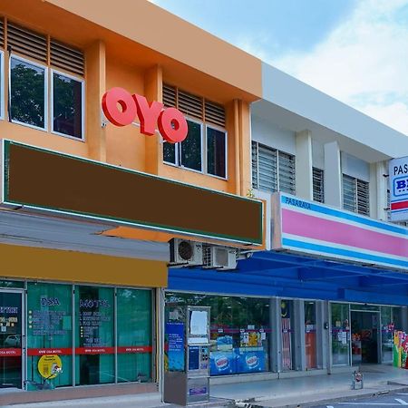 Oyo 89850 Mutiara Motel Куах Экстерьер фото