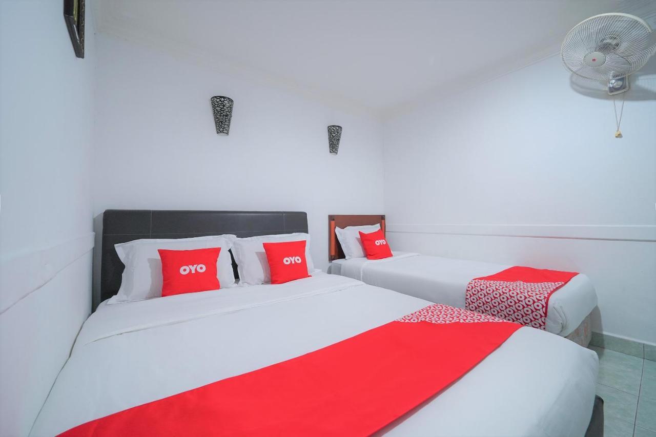 Oyo 89850 Mutiara Motel Куах Экстерьер фото