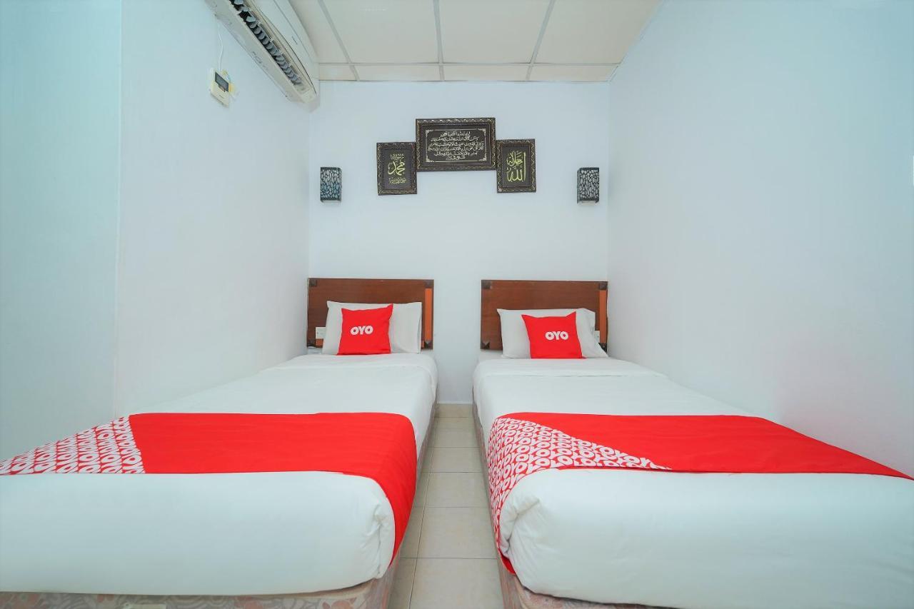 Oyo 89850 Mutiara Motel Куах Экстерьер фото
