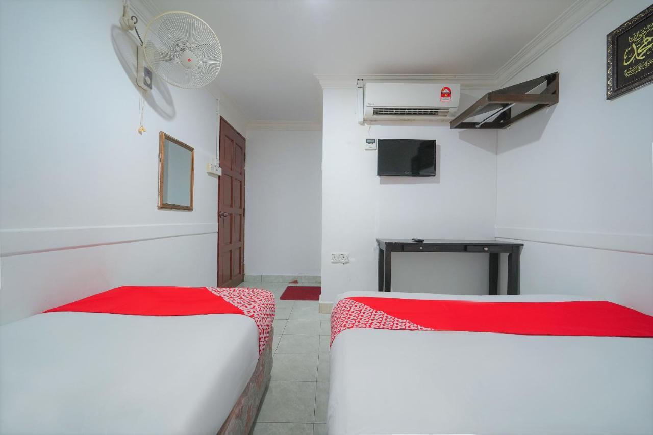 Oyo 89850 Mutiara Motel Куах Экстерьер фото
